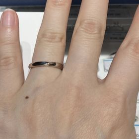 【銀座ダイヤモンドシライシの口コミ】 職場でもつけられるようにできるだけシンプルなものを求めていました。始…