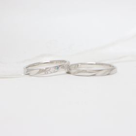 【LEGAN(レガン)の口コミ】 飽きがこないシンプルなデザインの中に、飴の包み紙を捻ったようなアレン…