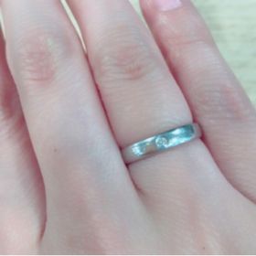 【俄(にわか)の口コミ】 気分で付けかえるファッションリングと異なり、結婚指輪は基本的には常に…