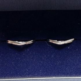 【銀座ダイヤモンドシライシの口コミ】 メレダイヤのみですが数が多いので手元で動く度にキラキラと輝いて眩しい…