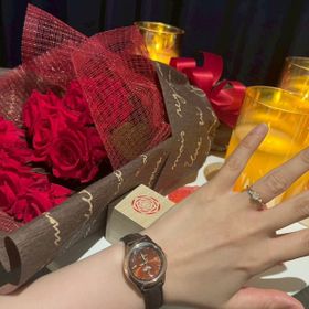 【出雲結(いずもゆい)の口コミ】 まずデザインがシンプルで気に入りました！シンプルながらも一部にピンク…