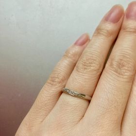 【銀座ダイヤモンドシライシの口コミ】 シンプルだけど存在感があり、結婚指輪でもダイヤモンドがしっかりついて…