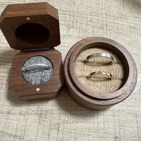 【鎌倉彫金工房の口コミ】 シンプルで飽きないデザインを選びました。
私はツヤツヤな仕上げですが、…