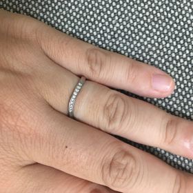 【4℃ BRIDAL(ヨンドシーブライダル)の口コミ】 エタニティを探していたのですが実際はめてみるとハーフエタニティの方が…