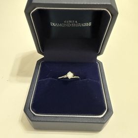 【銀座ダイヤモンドシライシの口コミ】 植物が伸びるようにウェーブかかっている枠のデザインがすごく気に入りこ…