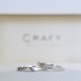 【CRAFY(クラフィ)の口コミ】 デザイン、素材など全て自分たちで選んで作ることができます。表面の加工…