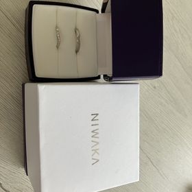 【俄(にわか)の口コミ】 夫婦でお揃いのデザインの指輪がたくさんある
お揃いというより形の一部が…