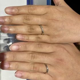 【銀座ダイヤモンドシライシの口コミ】 お互いウェーブデザインで探しており、こちらの指輪がしっくり来たので決…