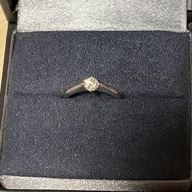 【ラザール ダイヤモンド(LAZARE DIAMOND)の口コミ】 デザインは沢山の中から気になる物をいくつか付けさせていただき、1番シン…