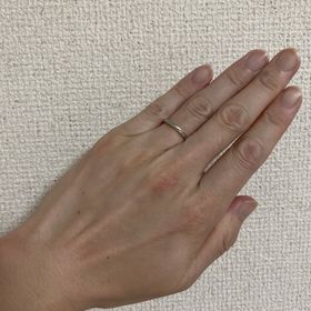 【GALA JEWELRY(ガラジュエリー)の口コミ】 シンプルなデザインで人を選びません。
お値段も１本60000-80000と安価で…