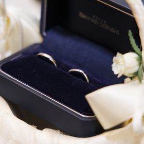 【銀座ダイヤモンドシライシの口コミ】 男性用の結婚指輪だったので、最初はあまり色々なデザインもないのではと…