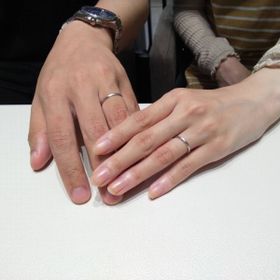 【アイプリモ(I-PRIMO)の口コミ】 シンプルながら斜めのウェーブのような線が入っているので遊び心がありま…