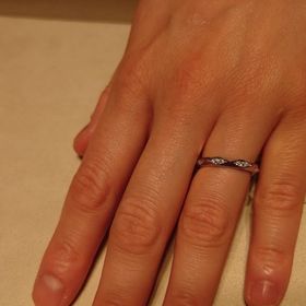 【ブシュロン(BOUCHERON)の口コミ】 角張ったひし形のデザインが個性的で気に入りました。指輪の太さがあるの…