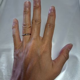 【銀座ダイヤモンドシライシの口コミ】 つけ心地がよく、シンプルでとても気に入ってます！あまり太めの指輪は個…