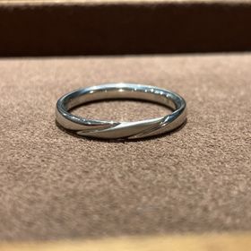 【TANZO.(鍛造指輪)の口コミ】 特徴ある製造でデザインのアレンジも幅がきく点。
デザインを一から作るこ…