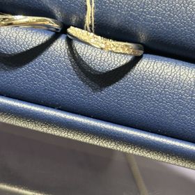 【銀座ダイヤモンドシライシの口コミ】 つけた時のフィット感が忘れられません。毎日つけるものなので、付け心地…