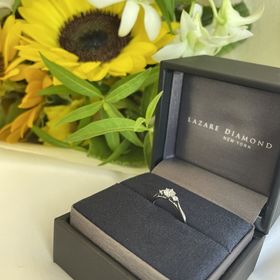 【ラザール ダイヤモンド(LAZARE DIAMOND)の口コミ】 結婚指輪と重ね付けさせていただいたときに、存在感がありつつ、嫌らしさ…