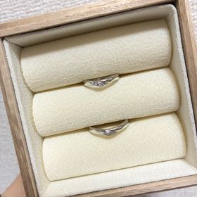 【彩乃瑞(IRONOHA)】の口コミ シンプルですが他の指輪よりも少し太めで、緩やかなVデザインなので指もス...