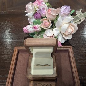 【TANZO.(鍛造指輪)の口コミ】 2人で縁起の良いミル打ちを選択しました。また、内側のリングも好きな色を…