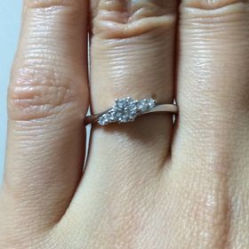 【ラザール ダイヤモンド(LAZARE DIAMOND)の口コミ】 色々なブランドを見てまわりましたが、接客が丁寧で、ダイヤについてはジ…