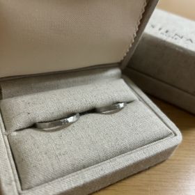 【SIENAROSE(シエナロゼ)の口コミ】 シンプルながらしっかり綺麗なデザインです。マット、鎚目orウェーブ、ダ…