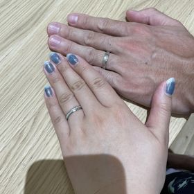 【出雲結(いずもゆい)の口コミ】 シンプルながらも温かみのあるデザインで指にも馴染みがいいです。
指輪の…