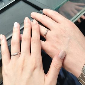 【ラザール ダイヤモンド(LAZARE DIAMOND)の口コミ】 シンプルなデザインが多く、限られているので選びやすかった。婚約指輪と…