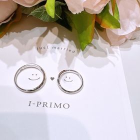 【アイプリモ(I-PRIMO)の口コミ】 ふたりが手を繋いだような優しいウェーブフォルムが特徴の結婚指輪です。…