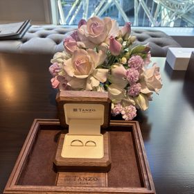 【TANZO.(鍛造指輪)の口コミ】 新郎はシンプルなデザインで、新婦は上下にスターダストが入っている点が…