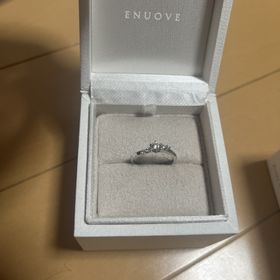 【ENUOVE(イノーヴェ)の口コミ】 シンプルなデザインの中で、それぞれのダイヤモンドが綺麗で全体のバラン…