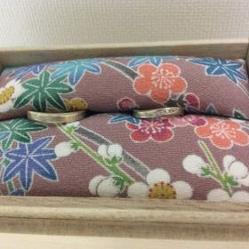 【杢目金屋(もくめがねや)の口コミ】 結婚指輪のパンフレットでブランドを探している時、さくらダイアモンドに…