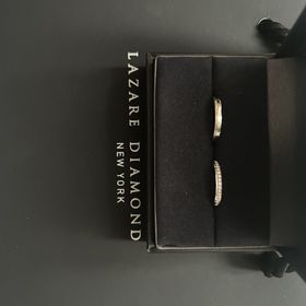 【ラザール ダイヤモンド(LAZARE DIAMOND)の口コミ】 シンプルだけど他ブランドで見かけることが少ないデザイン。
価格によって…