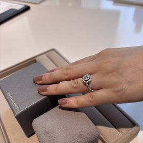 【BRILLIANCE+(ブリリアンスプラス)の口コミ】 指輪のデザインが豊富で洗練されており、ダイヤモンドが相場より手頃に手…