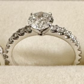 【GALA JEWELRY(ガラジュエリー)の口コミ】 ハーフエタニティの婚約指輪を探していて、いくつかのお店を見て回る中で…
