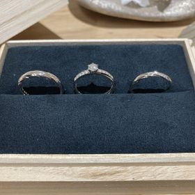 【出雲結(いずもゆい)の口コミ】 結婚指輪は祈結、婚約指輪は時結を選びました。
指輪ひとつひとつに名前と…