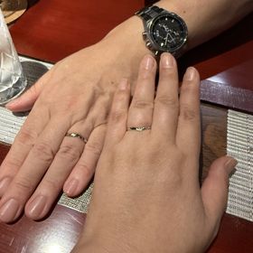 【GALA JEWELRY(ガラジュエリー)の口コミ】 シンプルだけどエレガント。
指が太いのでVのデザインと決めていた
付けた…