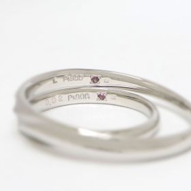 【LEGAN(レガン)の口コミ】 男性用はウェーブのある指輪にスリをつけていただきました。
他にダイヤモ…