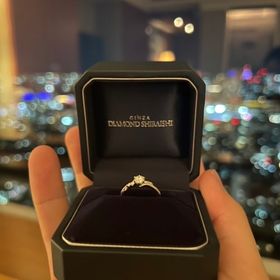 【銀座ダイヤモンドシライシの口コミ】 結婚指輪と重ね付けできるもので、ウェーブのものを探していました。真ん…