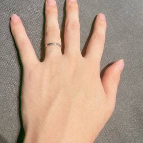 【ラザール ダイヤモンド(LAZARE DIAMOND)の口コミ】 長く飽きないデザインの指輪を探していました。長く飽きずに身につけられ…