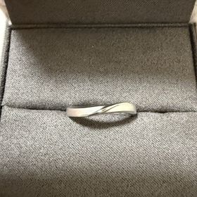 【EITO(エイト)】の口コミ 緩やかなS字で、歳をとってもつけられるようなシンプルなデザインで、とて...