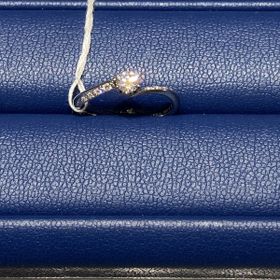 【銀座ダイヤモンドシライシの口コミ】 結婚指輪を決めるにあたり、様々なブランドを検索した中、1番気に入ったデ…