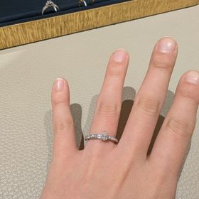 【ショーメ(CHAUMET)の口コミ】 センターにペアシェイプのダイヤがあるものは珍しく、周囲にメレダイヤが…