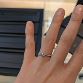 【ROYAL ASSCHER(ロイヤル・アッシャー)の口コミ】 ロイヤルアッシャーならではのダイヤモンドカットが特徴的で興味があった…