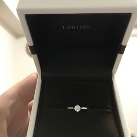 【アイプリモ(I-PRIMO)の口コミ】 ダイヤの台座の横があいているので横からも光が入るので全体的な輝き方が…