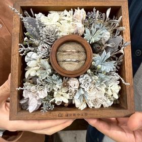 【鎌倉彫金工房の口コミ】 1本はプラチナ、もう1本はピンクゴールドを選びました。
ヘアライン加工を…