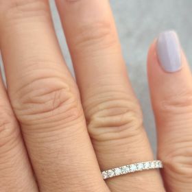 【ラザール ダイヤモンド(LAZARE DIAMOND)の口コミ】 ダイヤモンドがキラキラと輝いていて、つけ心地も良いです。重さもちょう…