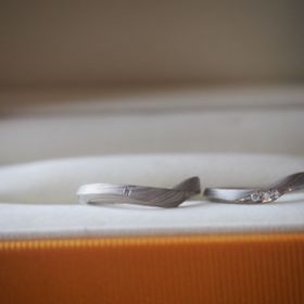 【ケイウノ ブライダル(K.UNO BRIDAL)の口コミ】 唯一無二の指輪になってとても満足しています。ウェーブが強いデザインに…