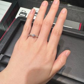 【ラザール ダイヤモンド(LAZARE DIAMOND)の口コミ】 婚約指輪をたくさん試着させていただきましたが、試着していくうちに自分…