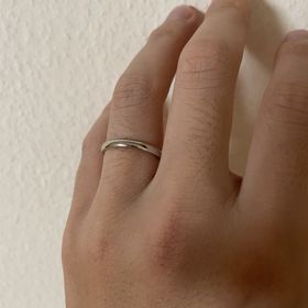 【Flowaves(フロウェーブス)の口コミ】 デザインがシンプルで、一生を通して飽きずにつけられると思います。また…