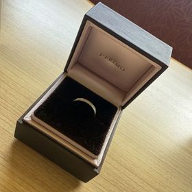 【アイプリモ(I-PRIMO)の口コミ】 シンプルなんだけれどダイヤが入って、結婚指輪と一緒に付けることができ…